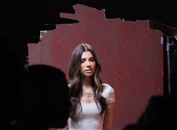 An Exclusive Behind The Scenes Look At Christina Perri S New Video With Jason Mraz Jason Mraz And Christina Perri Distance Video Interview