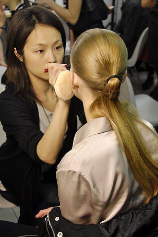 Anne Val&#195;{{{copy}}}rie Hash Fall 2008 Ready&#45;to&#45;wear Backstage &#45; 001