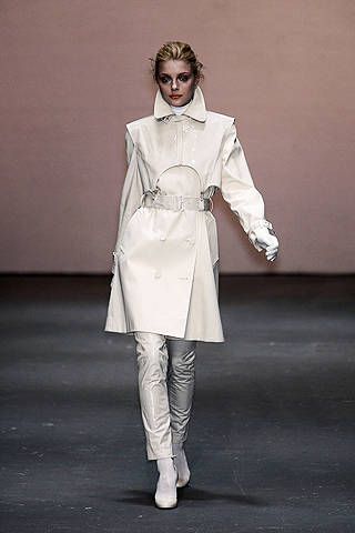 Human, Sleeve, Textile, Fashion show, Joint, Outerwear, White, Style, Runway, Fashion model, 