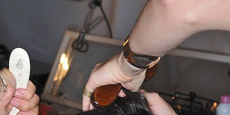 Finger, Hairstyle, Wrist, Beauty salon, Hand, Hairdresser, Style, Barber, Fashion, Nail, 