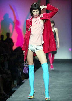 Moschino Spring 2004 Ready&#45;to&#45;Wear Collections 0001