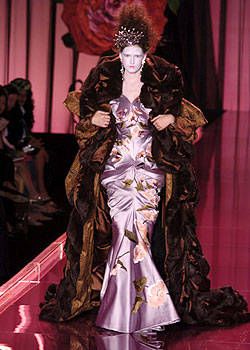 Christian Dior Fall 2004 Couture Runway - Christian Dior Haute Couture ...