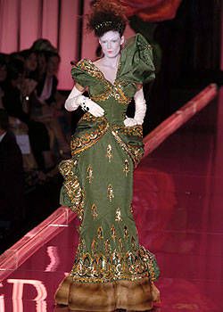 Christian Dior Fall 2004 Couture Runway - Christian Dior Haute Couture ...