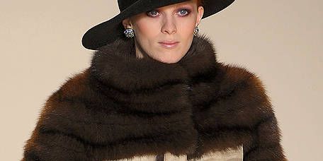 Sleeve, Textile, Fur clothing, Jacket, Headgear, Costume accessory, Natural material, Fashion, Winter, Animal product, 