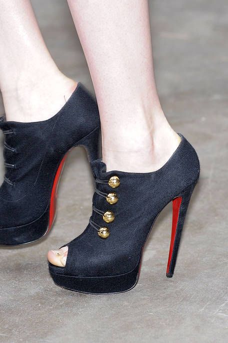 Footwear, High heels, Human leg, Joint, Foot, Sandal, Basic pump, Fashion, Black, Grey, 