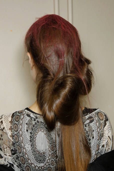 Hairstyle, Shoulder, Style, Back, Long hair, Neck, Liver, Brown hair, Hair coloring, Red hair, 
