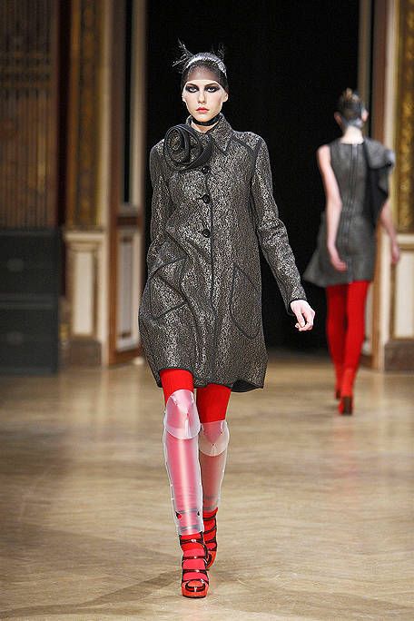 Clothing, Leg, Sleeve, Textile, Joint, Outerwear, Winter, Fashion show, Red, Style, 