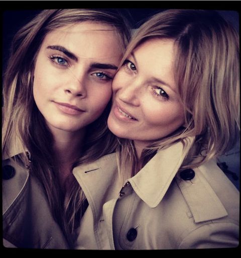 Burberry's Stars Kate Moss Cara Delevingne - Kate Moss and Cara Delevingne Selfie