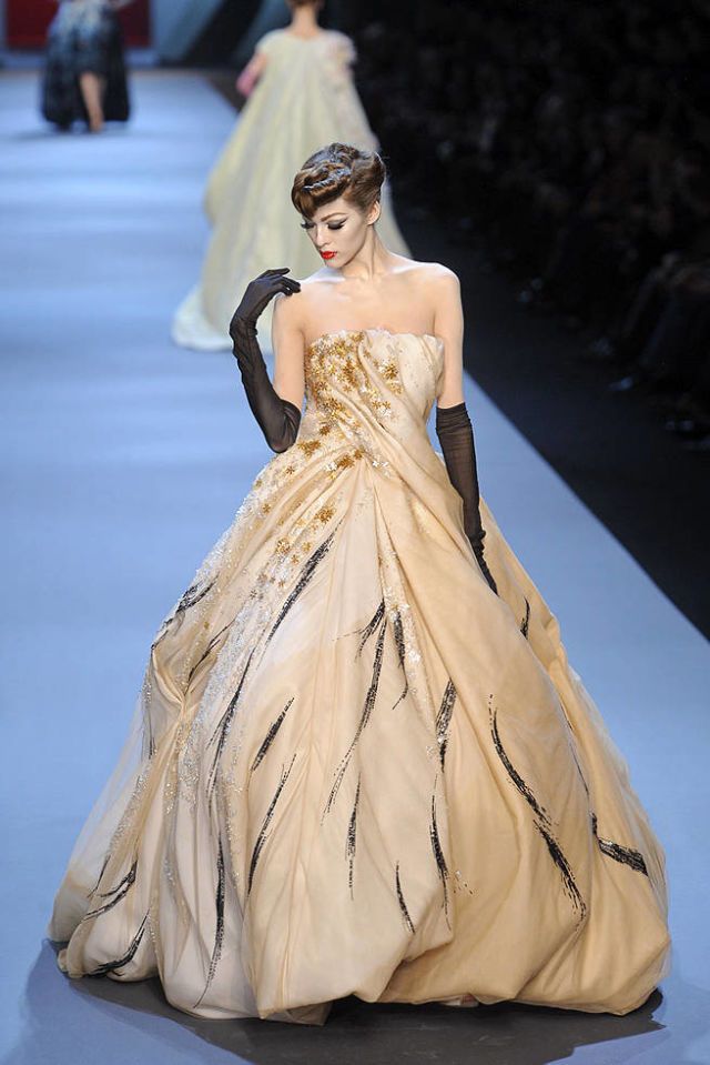 Christian Dior Spring 2011 Couture Runway - Christian Dior Haute ...