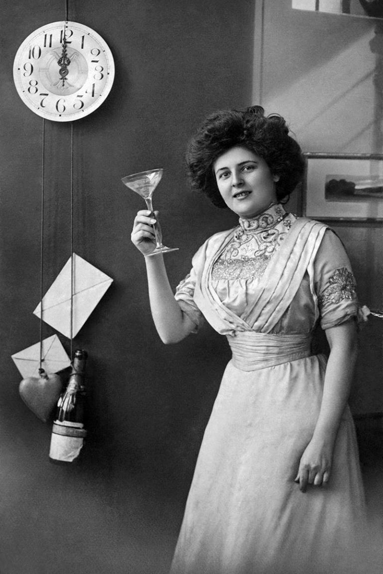 Vintage Photos Of Ladies Drinking New Year S Eve Drinking