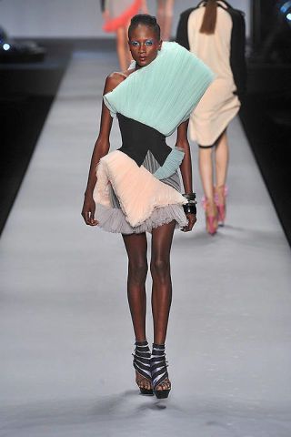 Viktor Rolf Spring 10 Runway Viktor Rolf Ready To Wear Collection