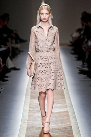 Valentino Fall 2011 Runway - Valentino Ready-To-Wear Collection