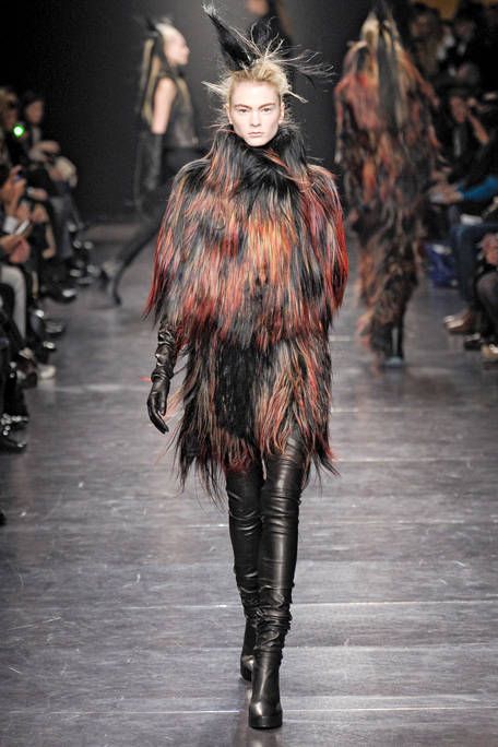 Ann Demeulemeester Fall 2011 Runway - Ann Demeulemeester Ready-To-Wear ...