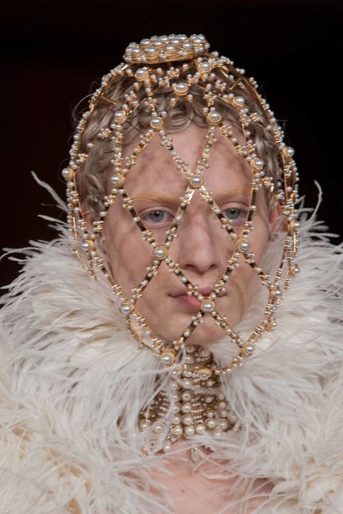 Alexander McQueen Fall 2013 Ready-to-Wear Beauty - Alexander McQueen ...