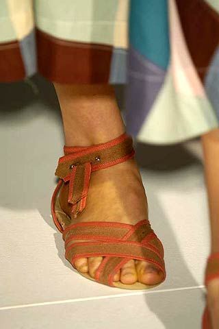 Brown, Toe, Human leg, Joint, Pattern, Sandal, Foot, Nail, Fashion, Tan, 