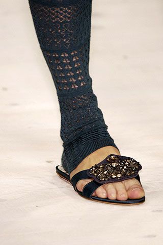 Human leg, Joint, Toe, Pattern, Style, Nail, Fashion accessory, Foot, Fashion, Sandal, 