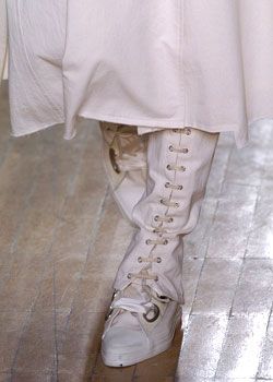 Issey Miyake Fall 2005 Ready-to-Wear Detail 0001