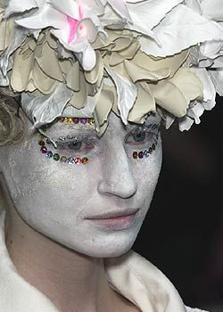 Comme des Garcons Fall 2005 Ready-to-Wear Detail 0001