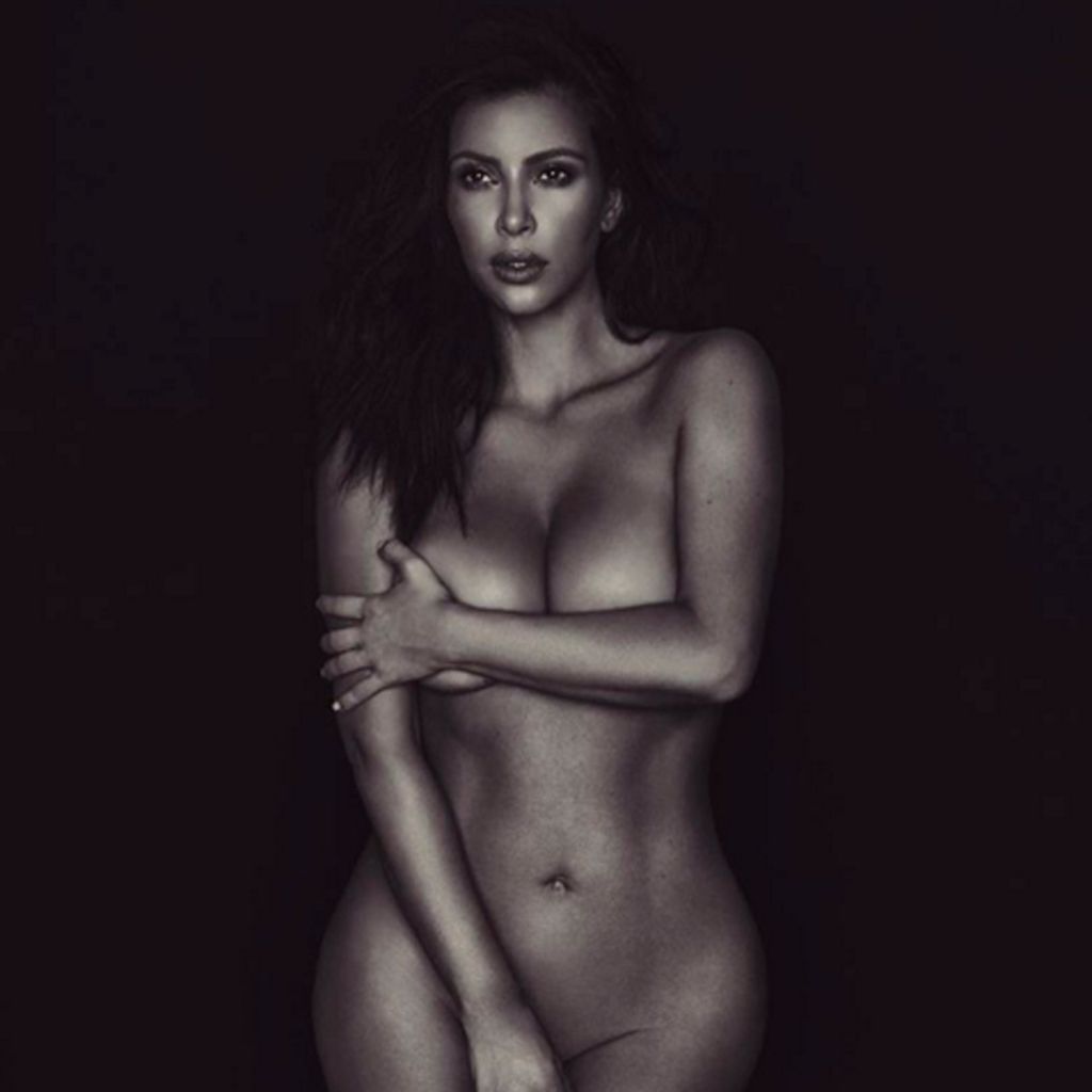 Kim Kardashian, dos desnudos y una bronca