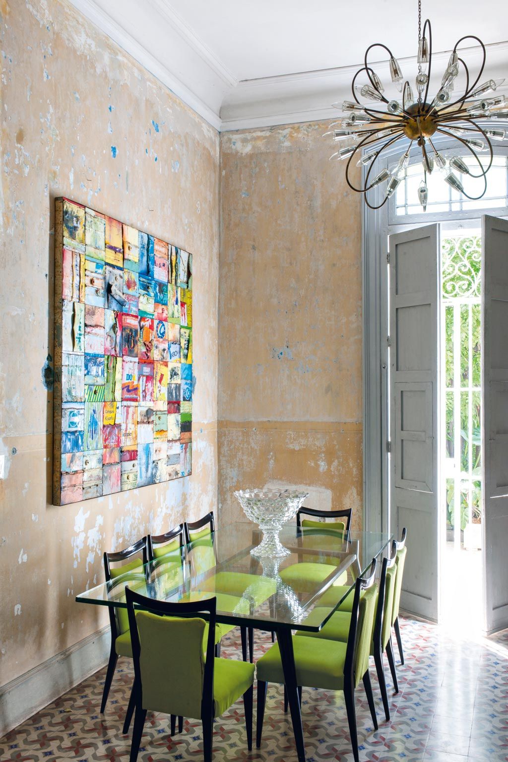 Transformamos el salón de casa en los pasillos de la Zarzuela sin obras con  este papel pintado de Maisons du Monde