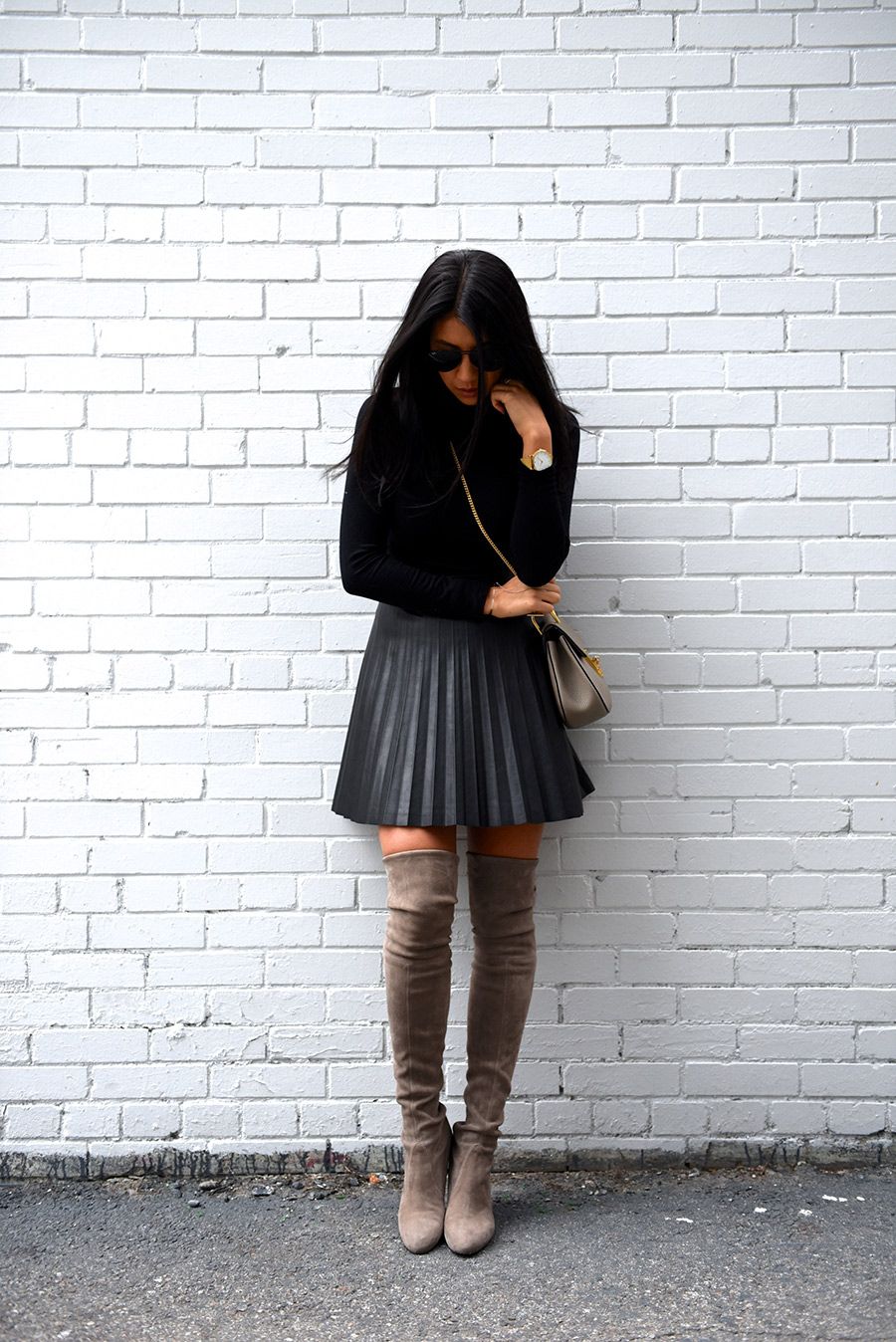 Outfit con falda negra: ¿Qué prendas debo combinar?