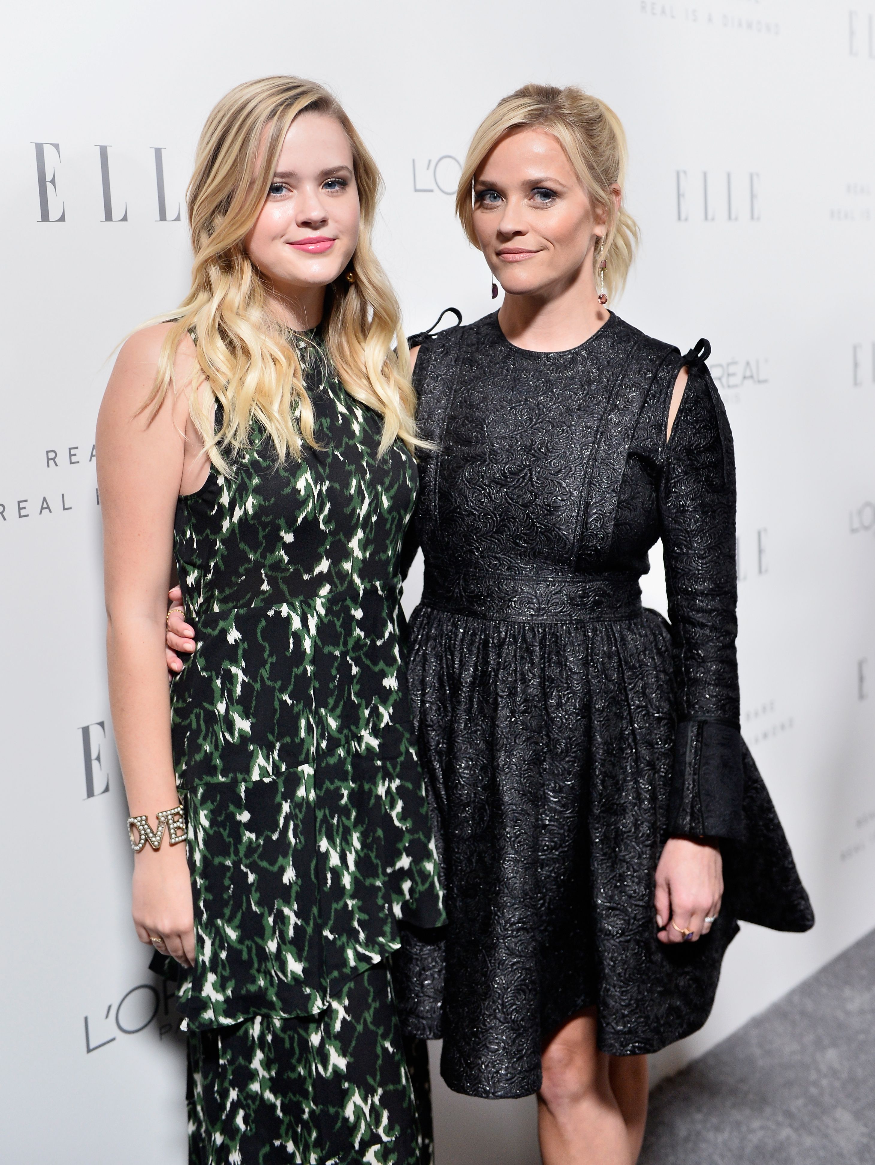 reese witherspoon parpadea abajo