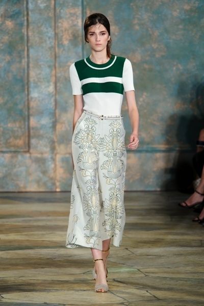 Moda primavera estate 2021: maglia a righe marinière stile chic