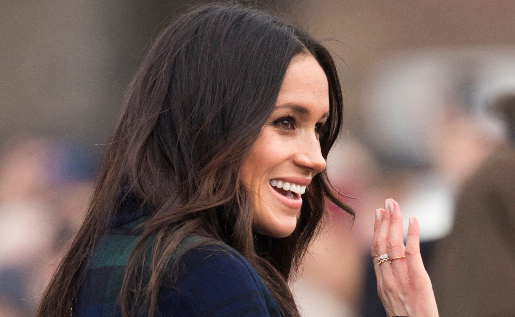 Grazia - MEGHAN MARKLE ha indossato un look fotocopia del 2018: una  bellissima gonna in pelle BOSS. Prima verde bosco e ora bordeaux: voi in  quale nuances la preferite? ➡️