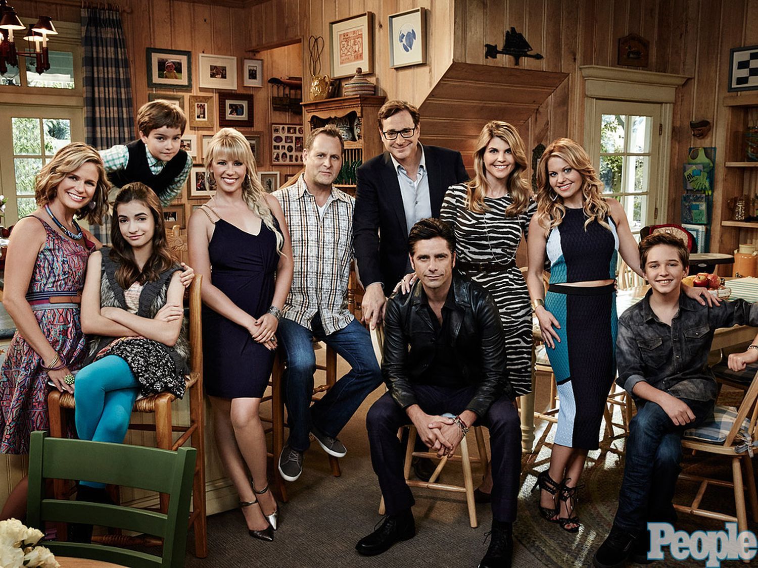 Fuller House' cast members are 'Everywhere You Look' in the new teaser