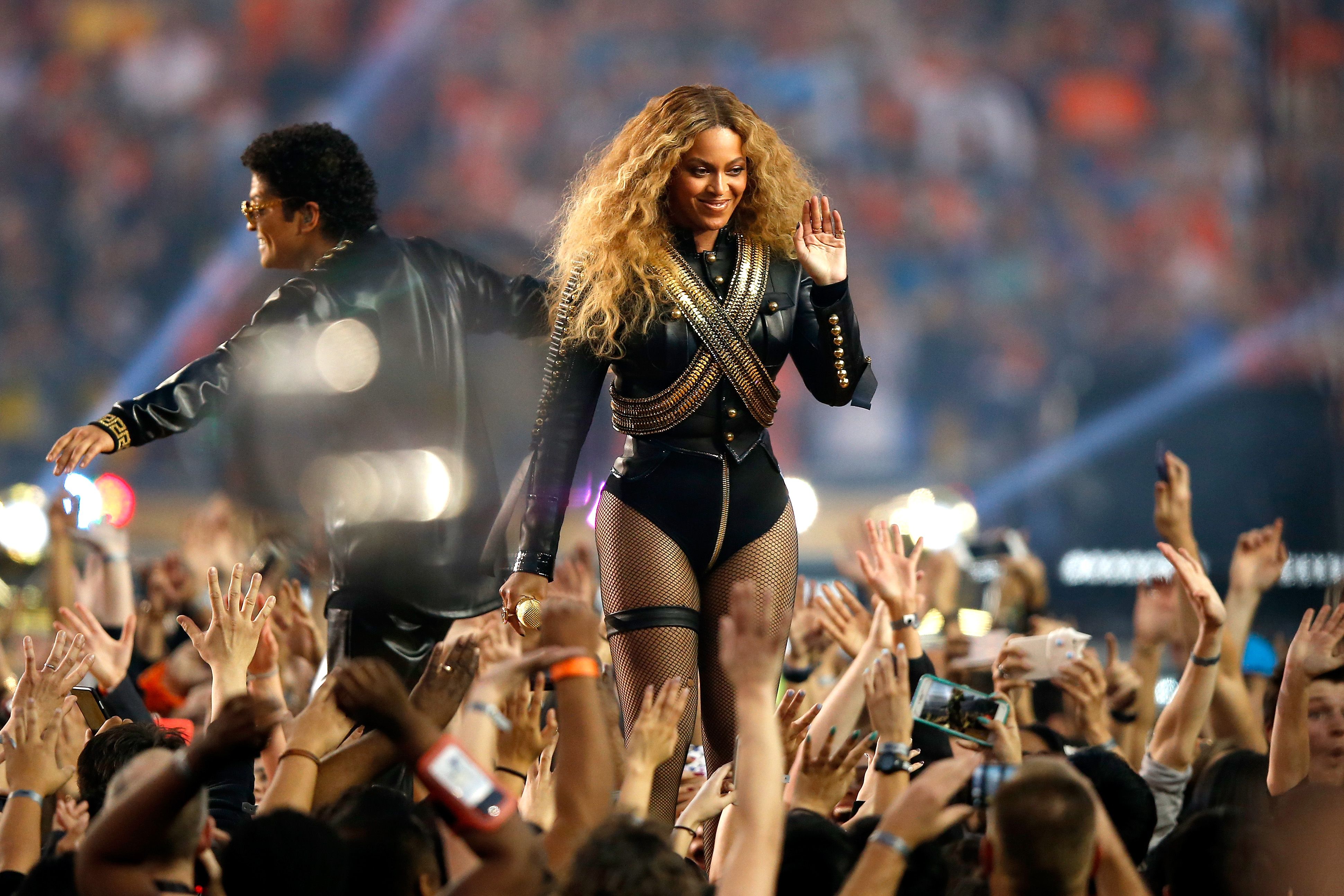 FLOOD - Beyoncé Slays at the Super Bowl 50 Halftime Show featuring Coldplay  and Bruno Mars