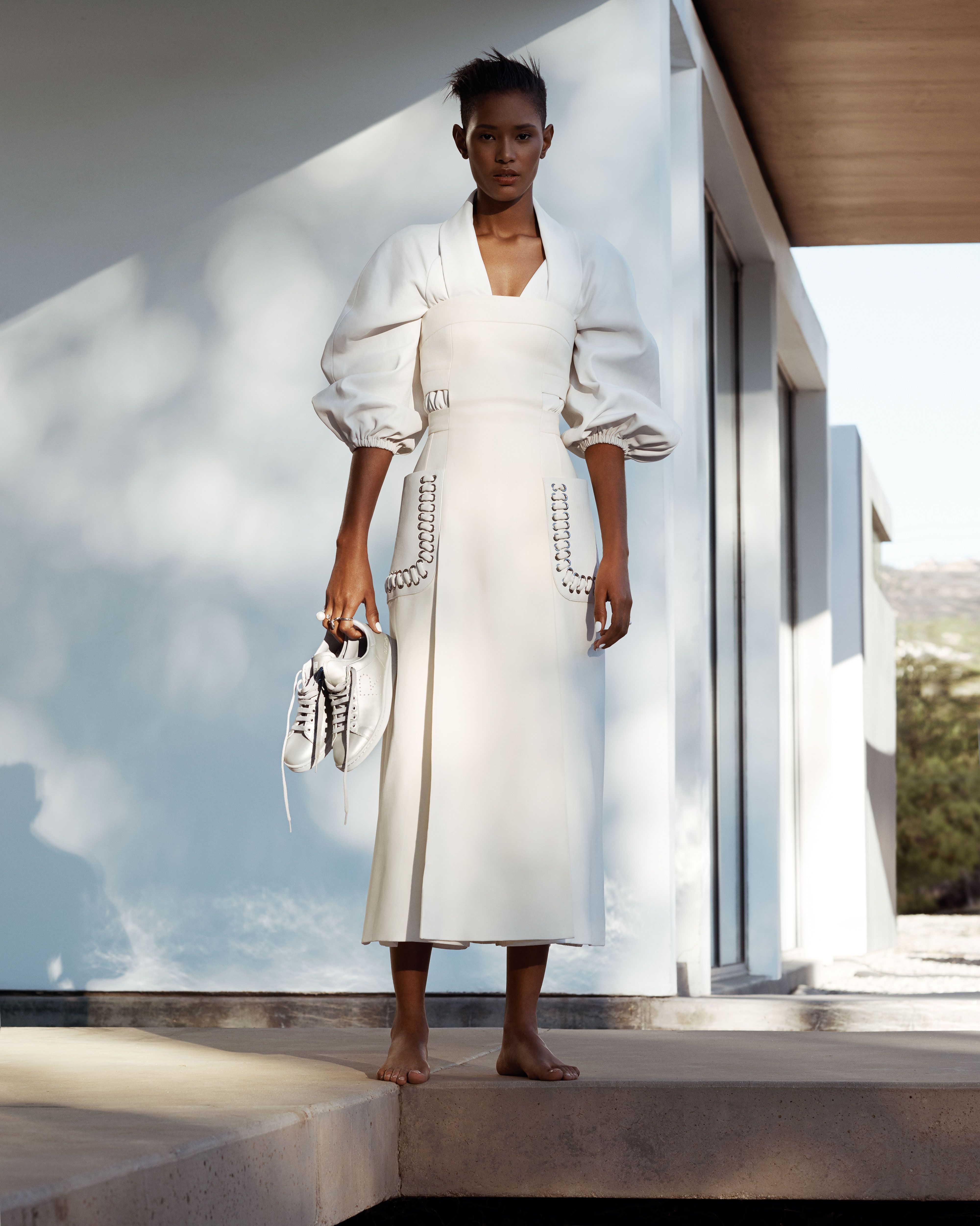 Editorial de moda evidencia a elegância do all white em fotos exclusivas