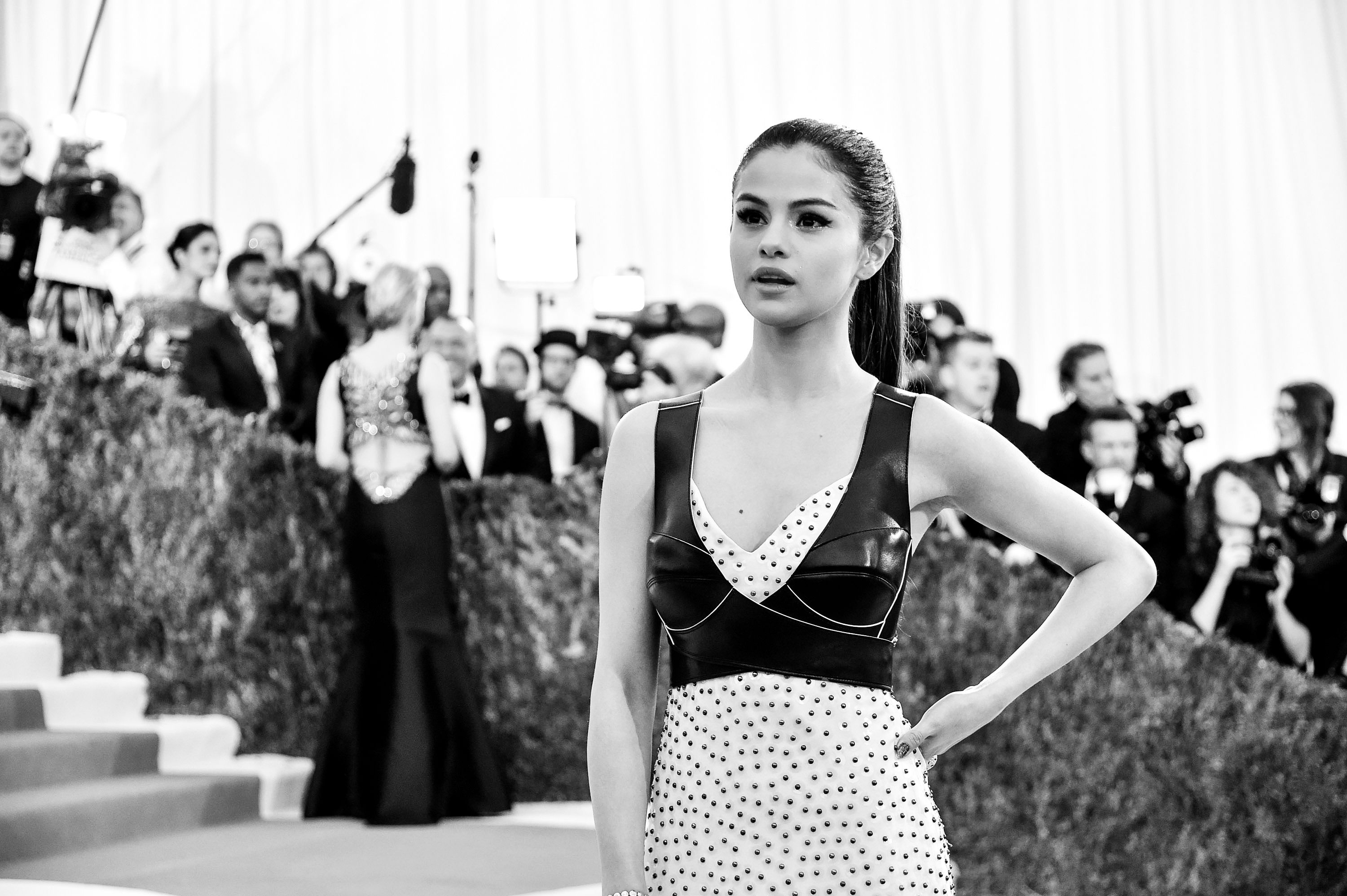 Louis Vuitton's Fall 2016 Ad Campaign Features Tons of Bags and Even More Selena  Gomez - PurseBlog