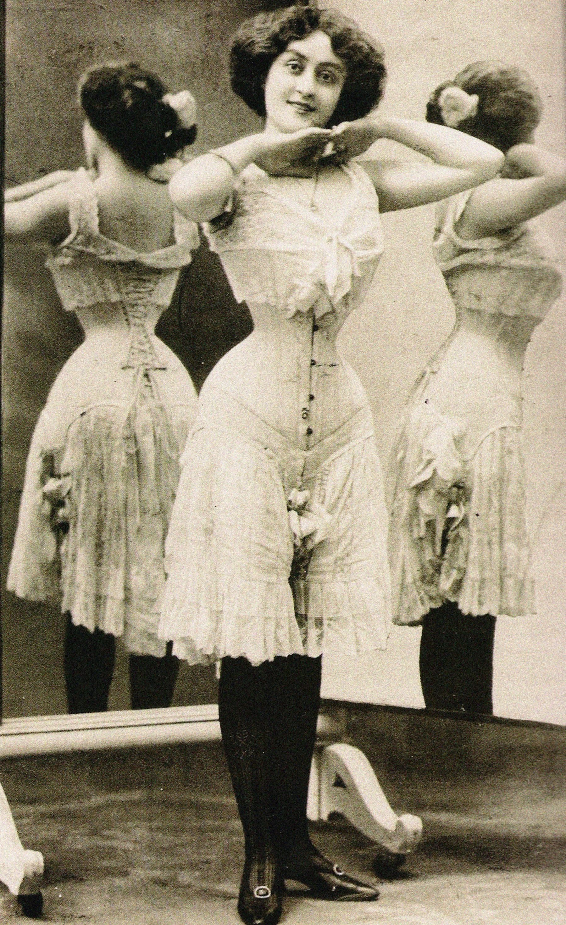 victorian-undergarments - Vivian Lawry