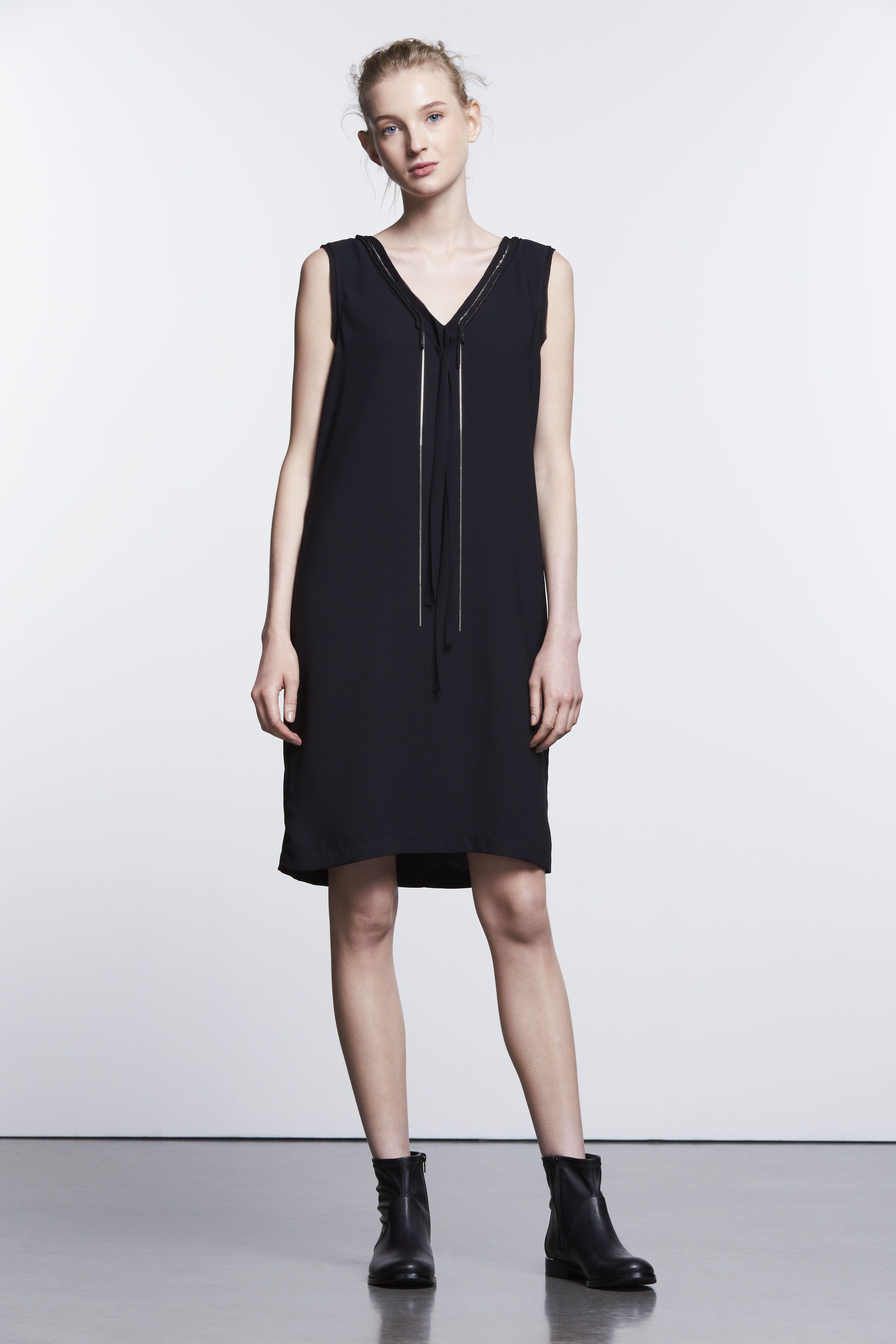Vera Wang Launches Simply Noir Under-$100 Black Dresses - Simply