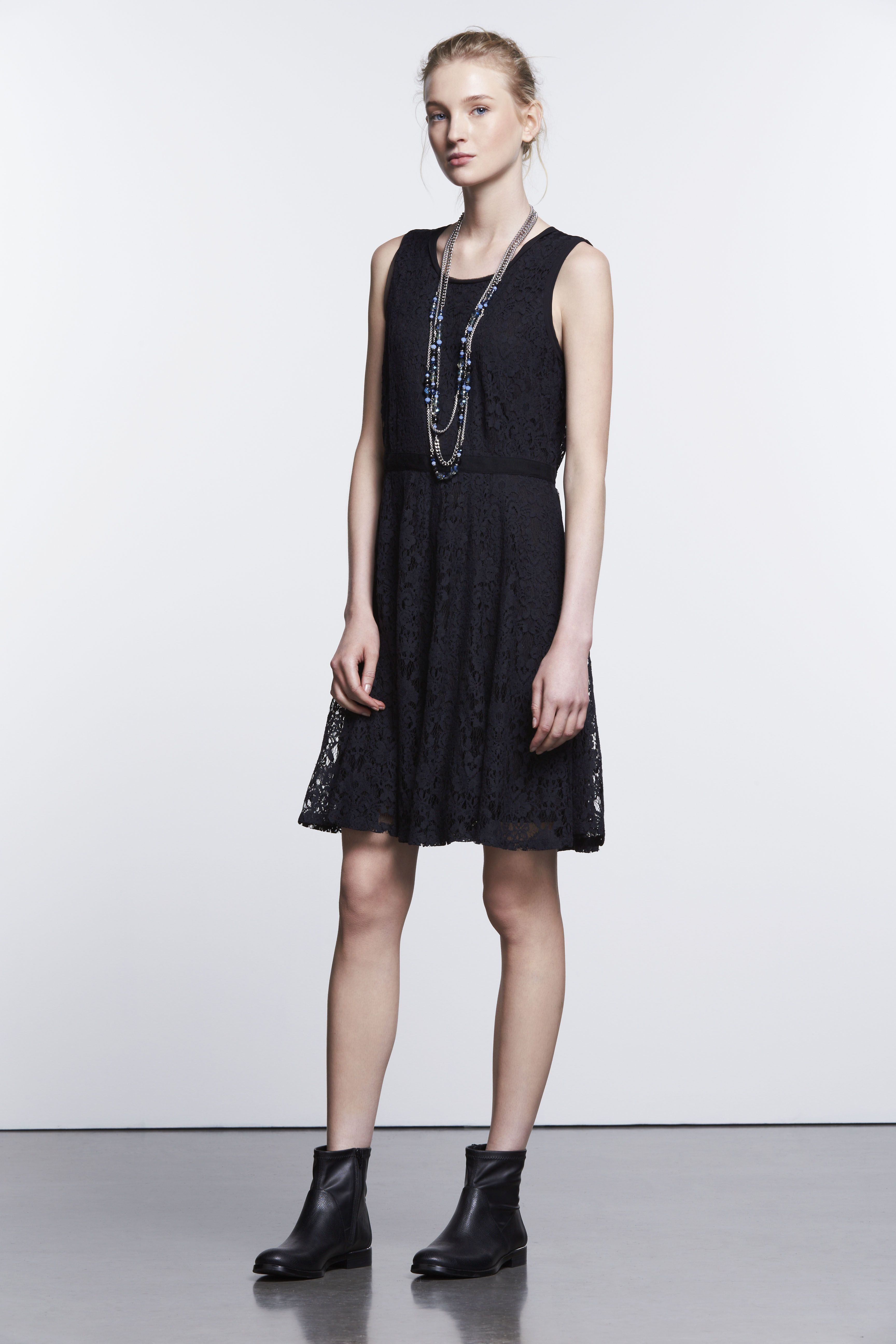 Simply Vera Dress by Vera Wang BlackDress Size 4 - Gem
