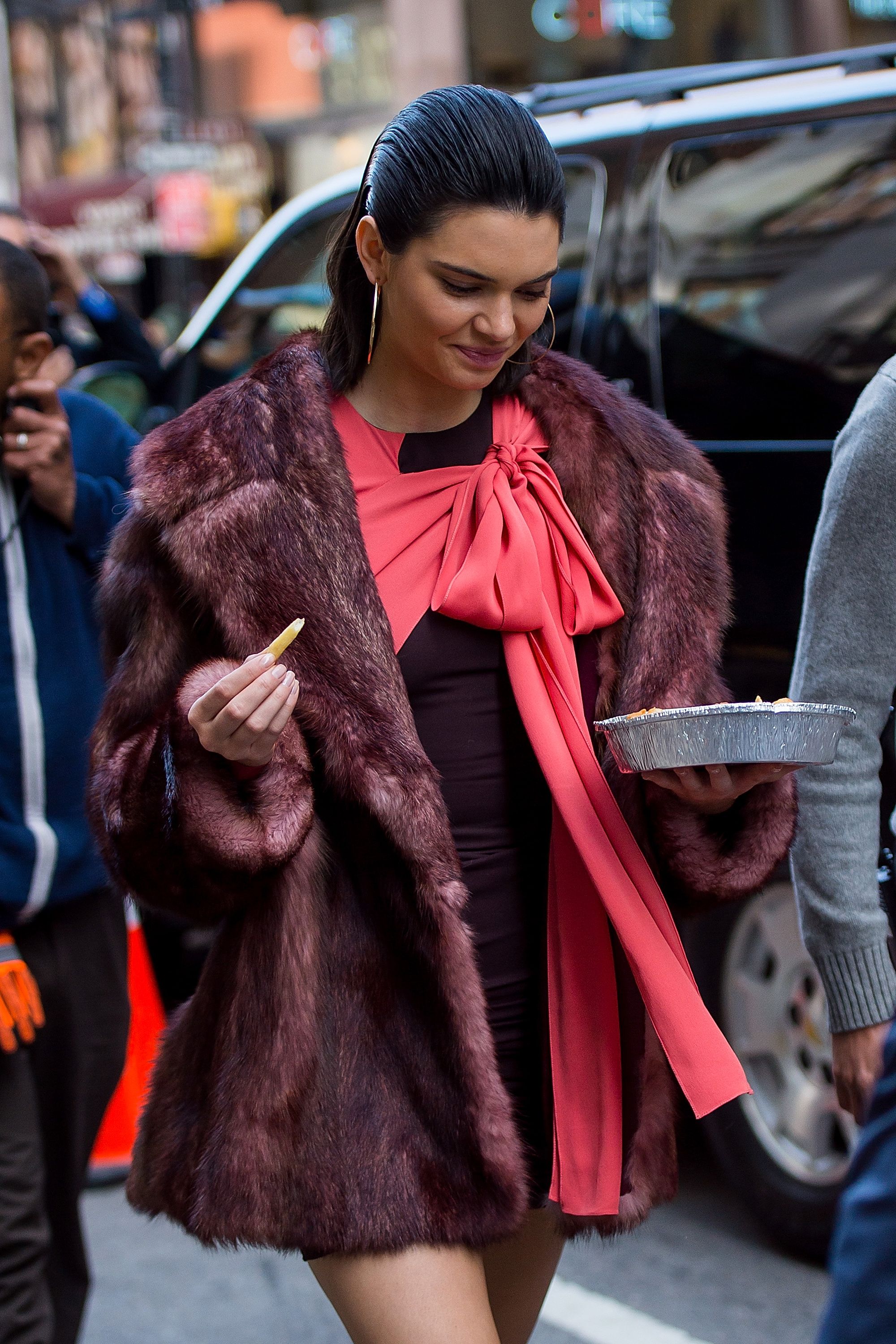 Kendall Jenner Channels Blair Waldorf on NYC Photo Shoot - Kendall Jenner  Met Museum Step Photos