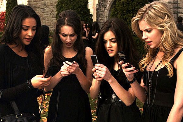 Funny Tweets About Pretty Little Liars Finale - Best Twitter Reactions to  PLL Finale