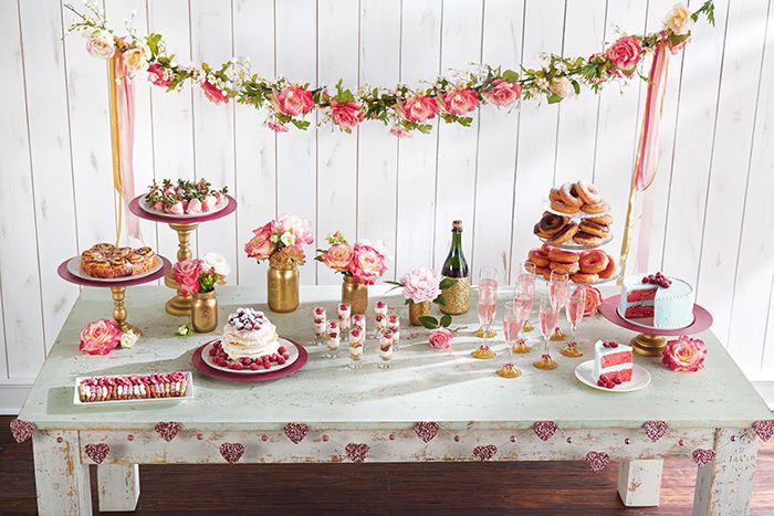 9 Valentine's Day Table Decorations - How To Set A Valentine's Day Table  with Flowers