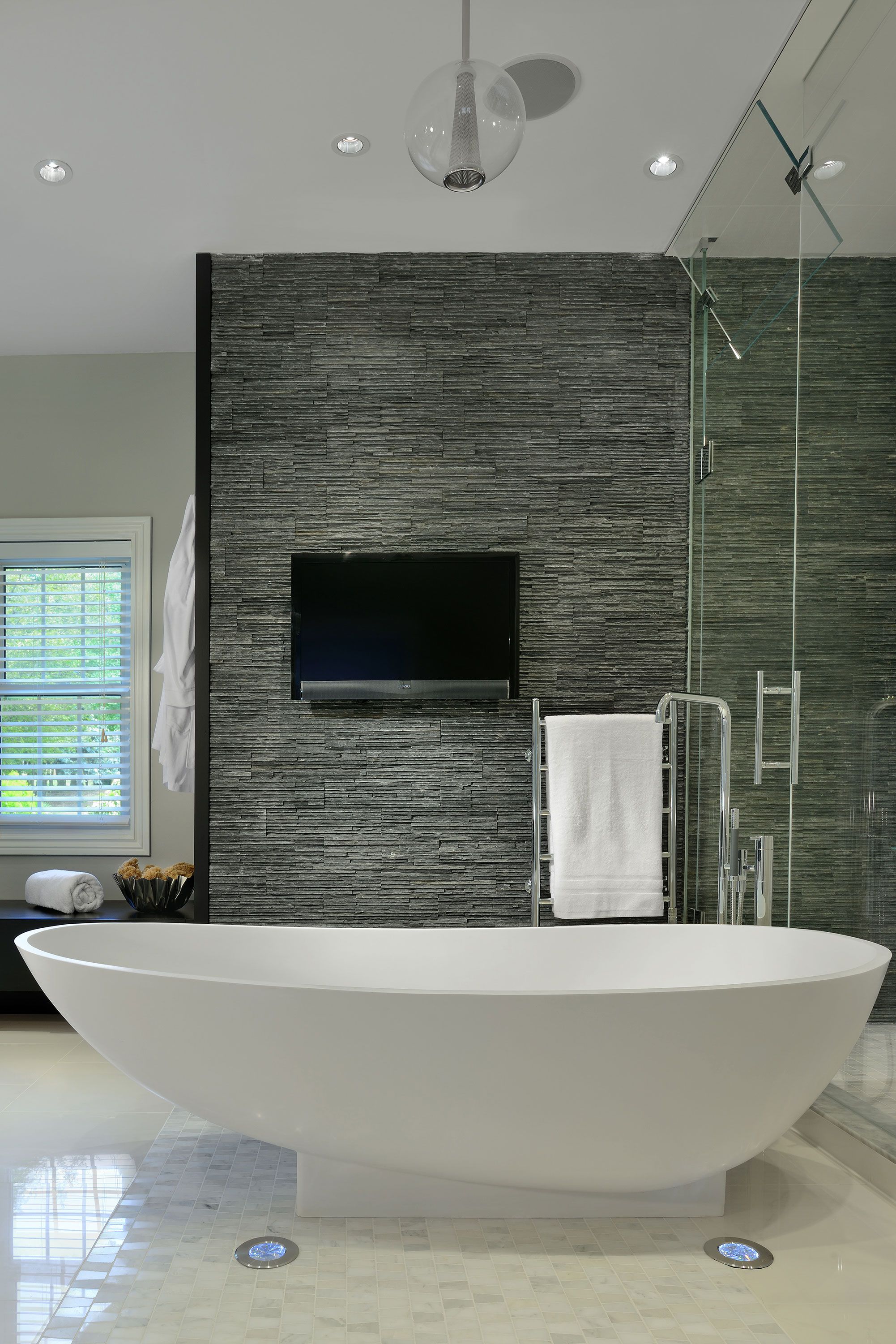 10 Freestanding Bathtub Ideas That'll Have You Dreaming in Bubbles