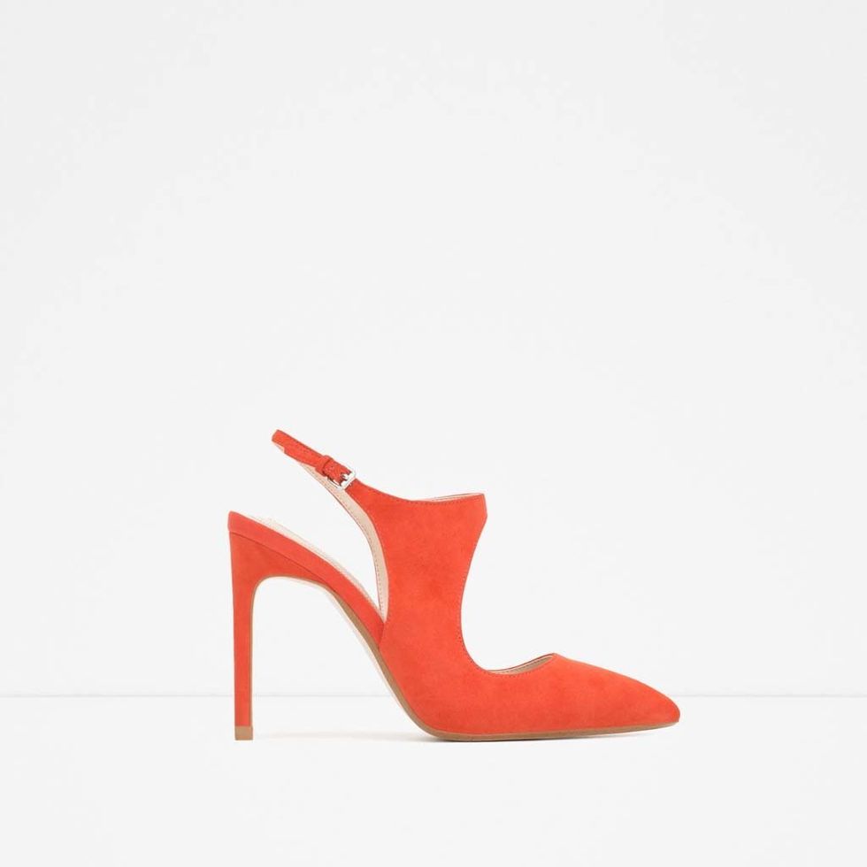 <p>Zapato de ante en color mandarina, de&nbsp;<strong>Zara&nbsp;</strong>(30 €).</p>