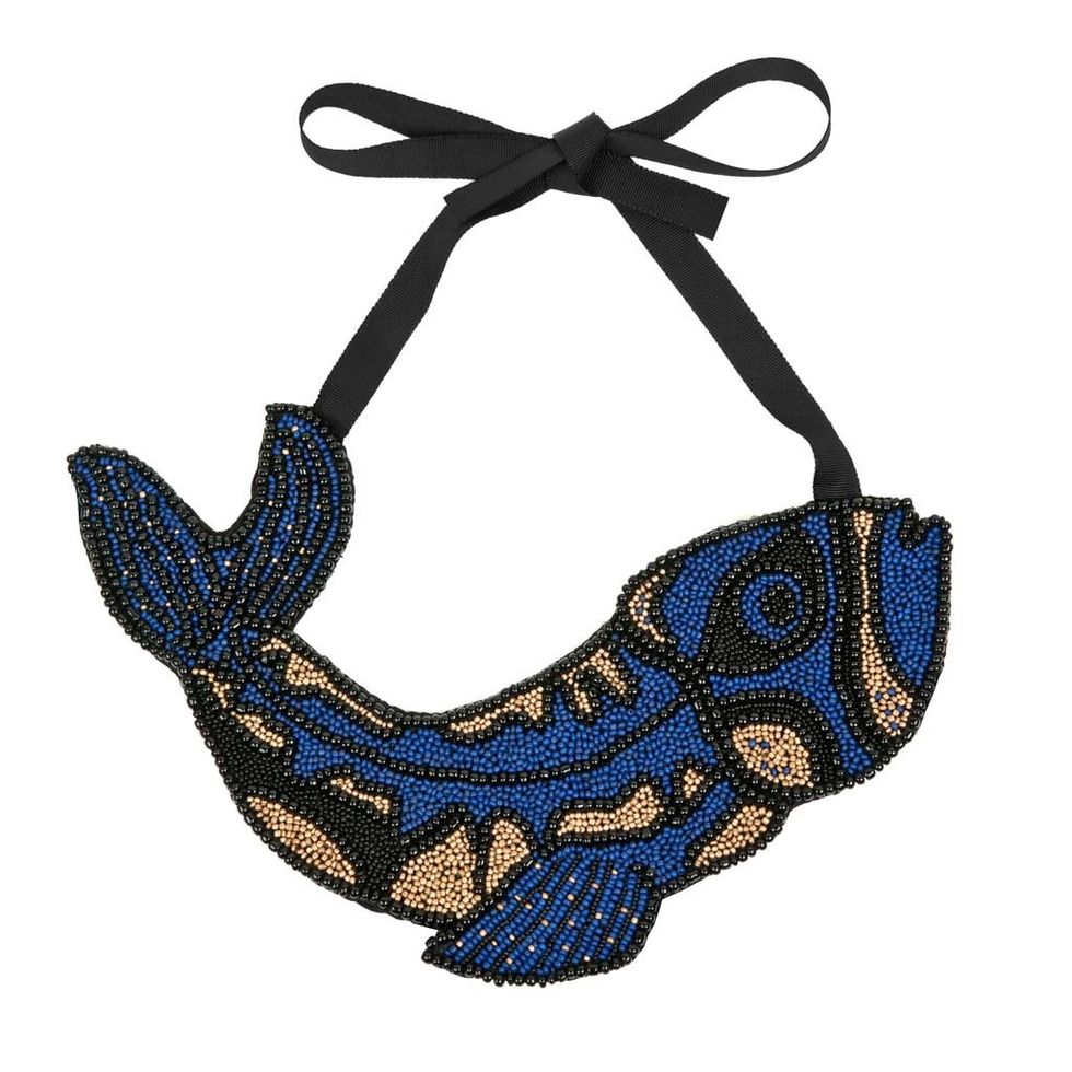 <p>Maxi collar con forma de pez con abalorios, de&nbsp;<strong>Papiroga&nbsp;</strong>(210 €).</p>