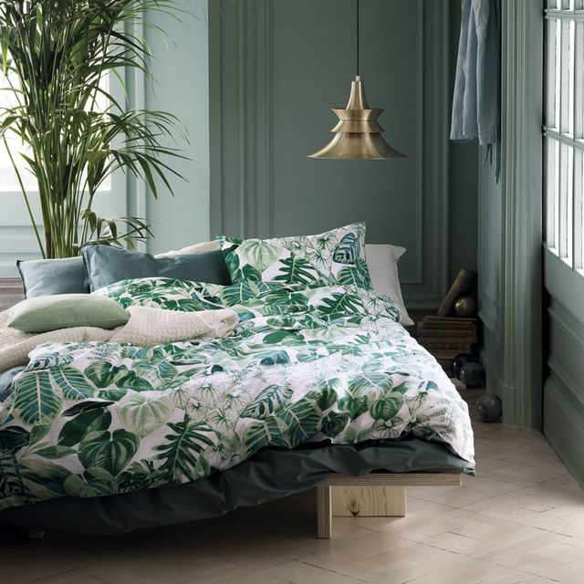 Dormitorio con ropa de cama de H&M Home