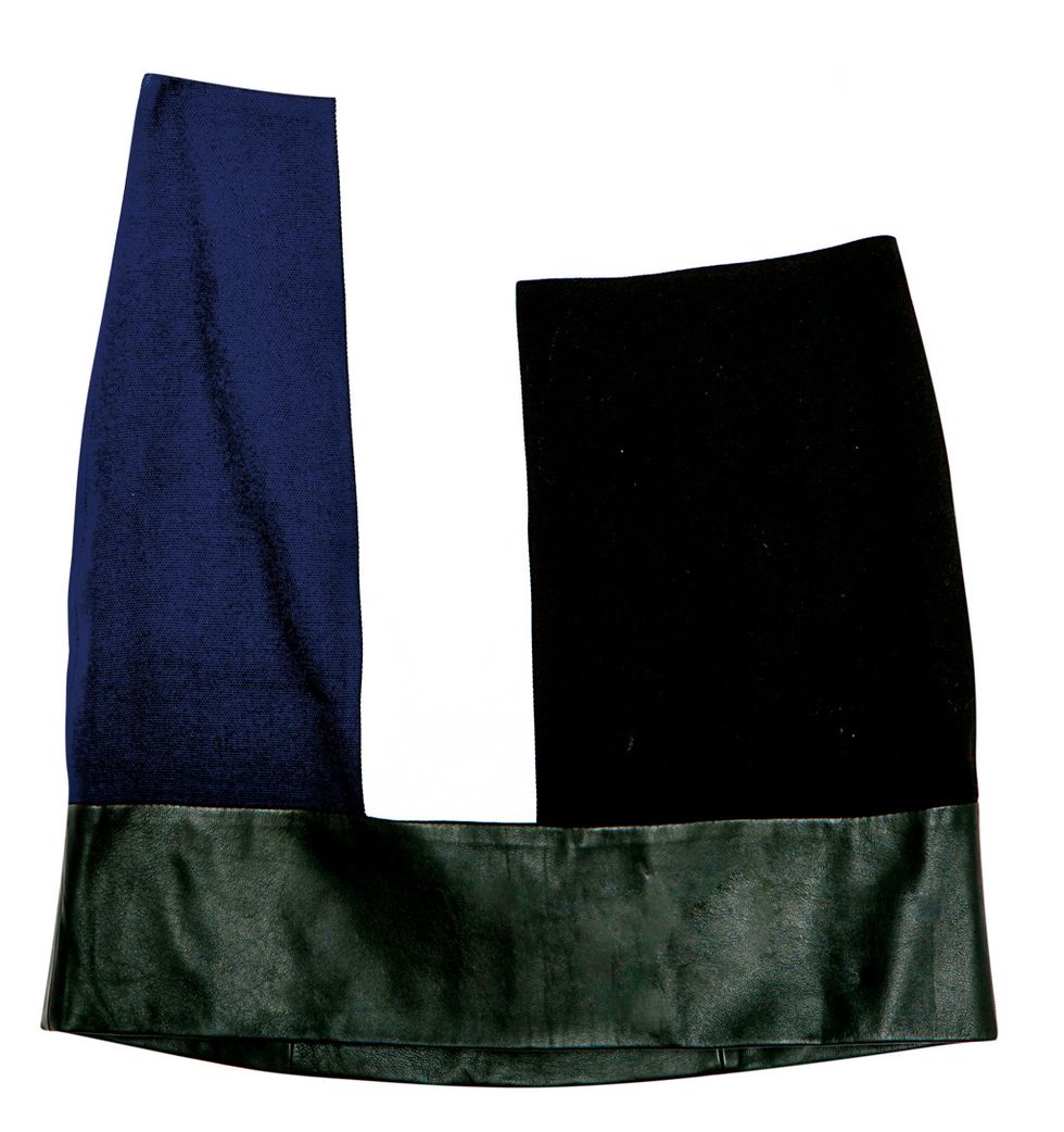 <p>Minifalda con bajo de cuero (39,95 €), de <strong>Zara</strong>.</p>