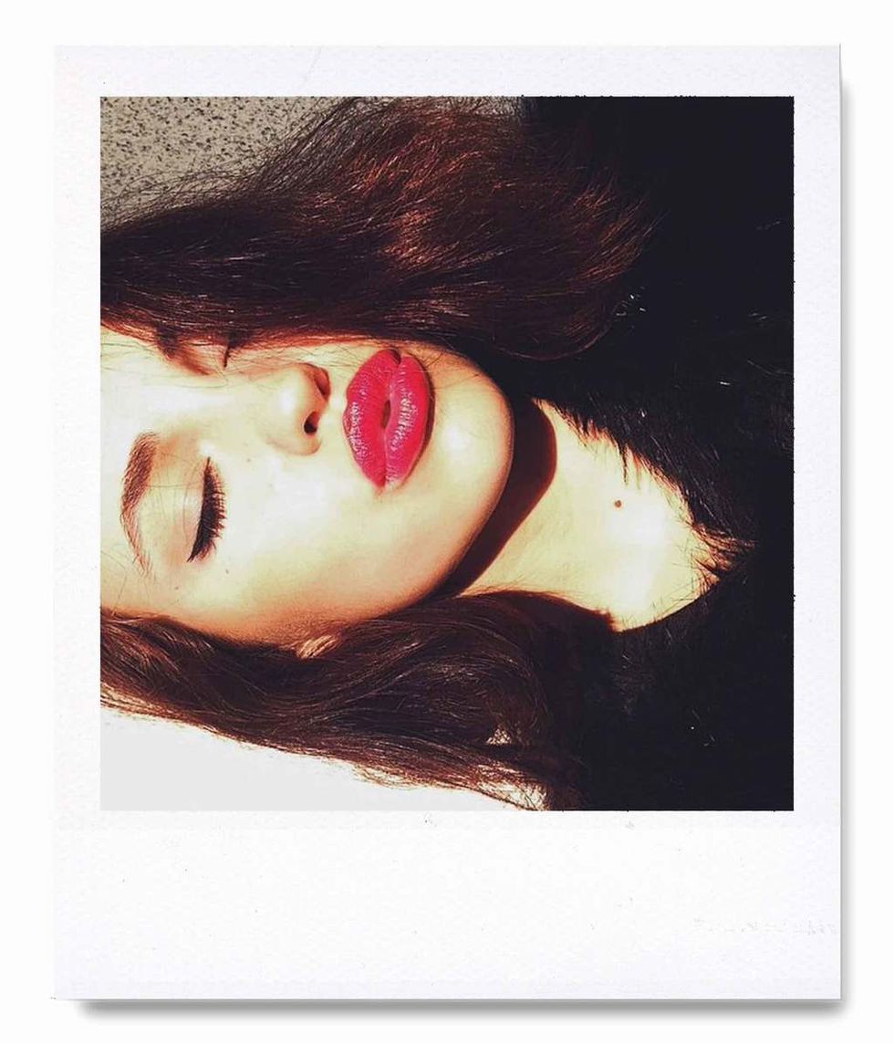 <p>Leticia Rodríguez, dueña de The Nasty Gal da 'un giro' a sus labios rojos. ¿Su Instagram? <strong>@thenastygal</strong>.</p>