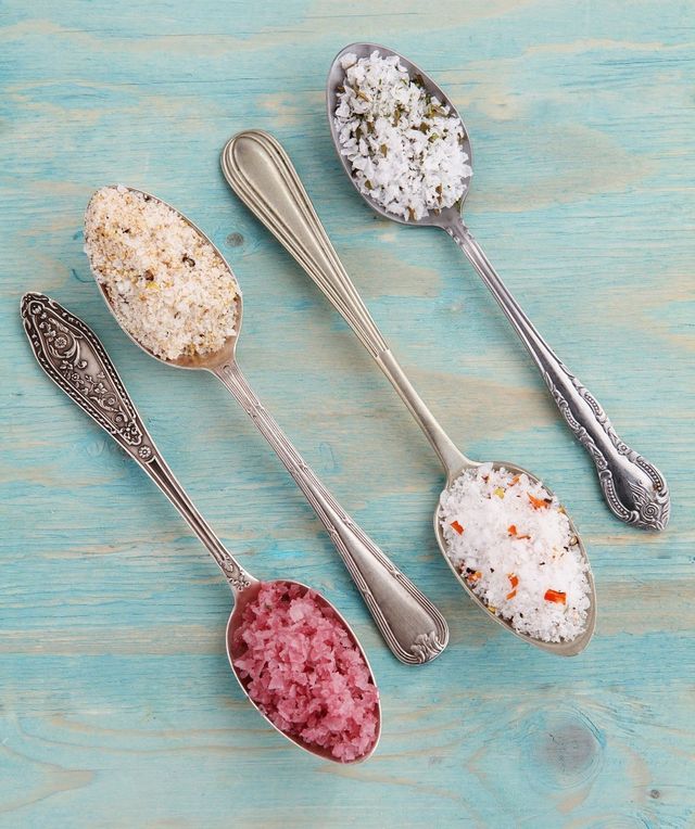 Cutlery, Tableware, Kitchen utensil, Household silver, Dishware, Natural material, Spoon, Silver, Steel, Tool, 