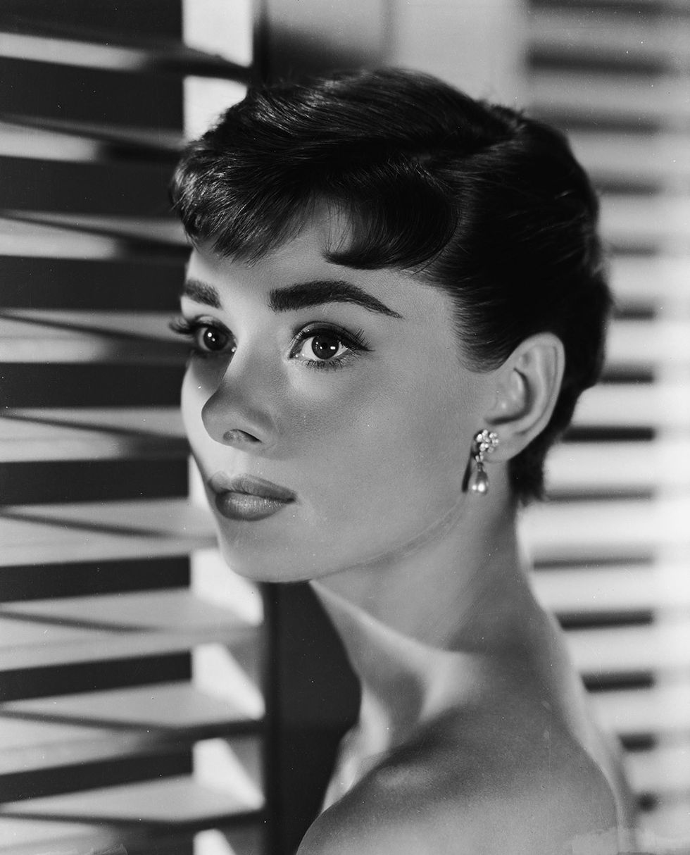 <p>Así era el look de Hepburn en la película 'Sabrina' (1954).</p>