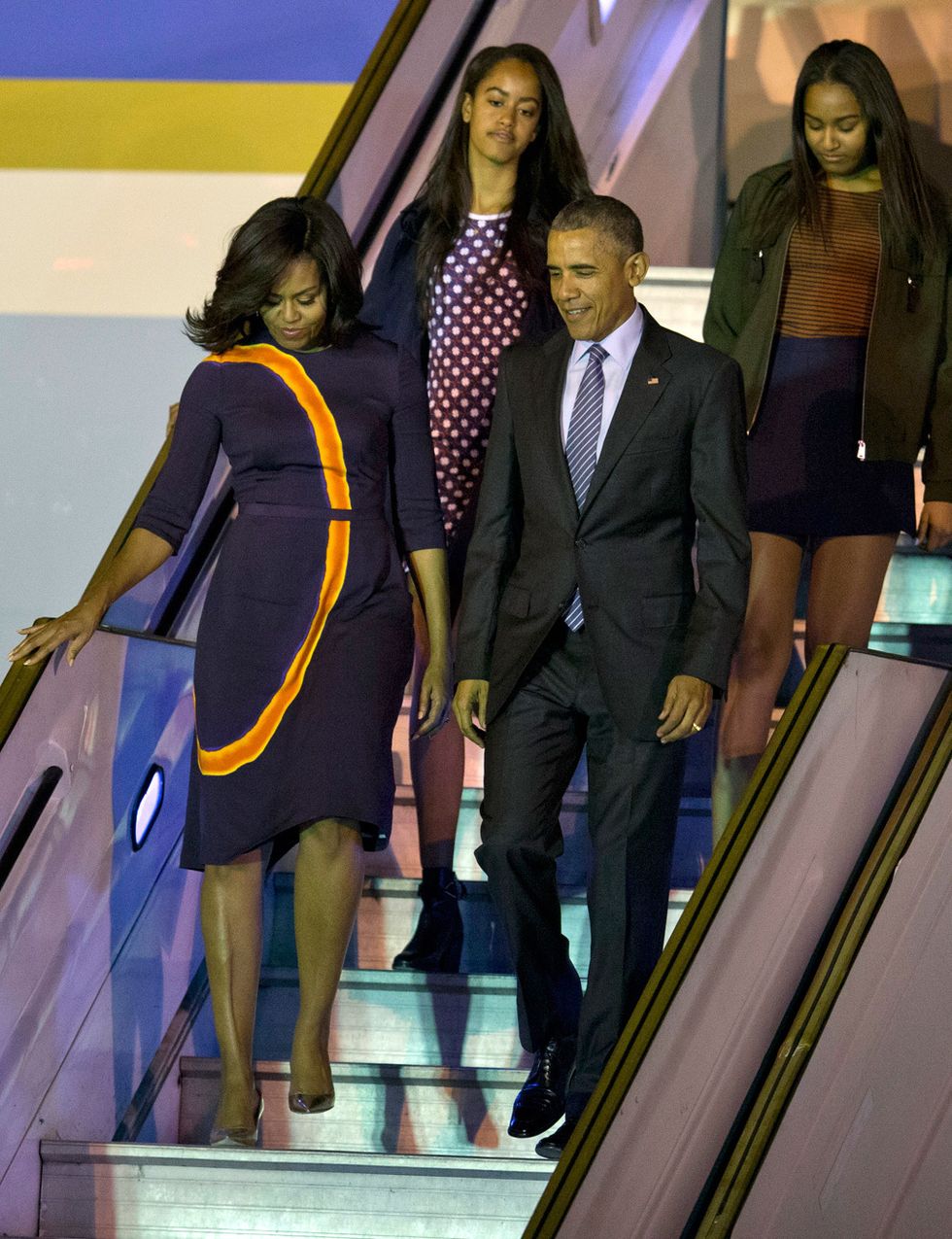 <p>Nos gustó el original vestido con print semicírculo en naranja que la primera dama de Estados Unidos, <strong>Michelle Obama</strong> lució a su llegada a Buenos Aires.</p>