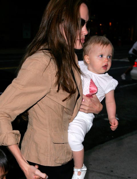 <p>El primer hijo biológico del matrimonio Jolie-Pitt fue la pequeña Shiloh, que nació en el año 2006 en Namibia.</p>
