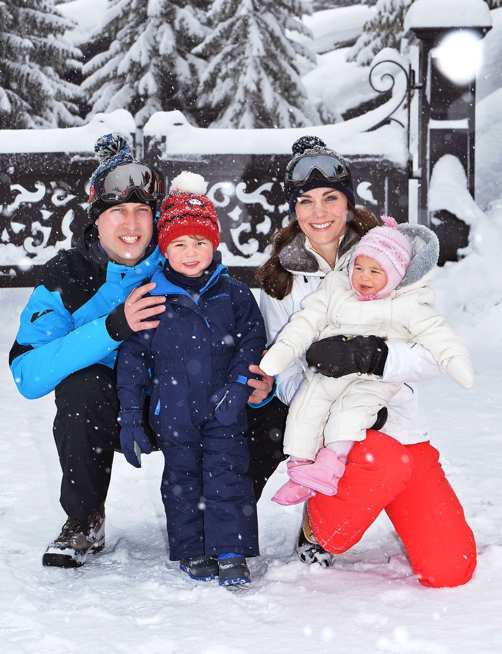 <p>Estas vacaciones en Los Alpes son el primer viaje a la nieve de los pequeños George y Charlotte, de dos años y diez meses respectivamente.</p>