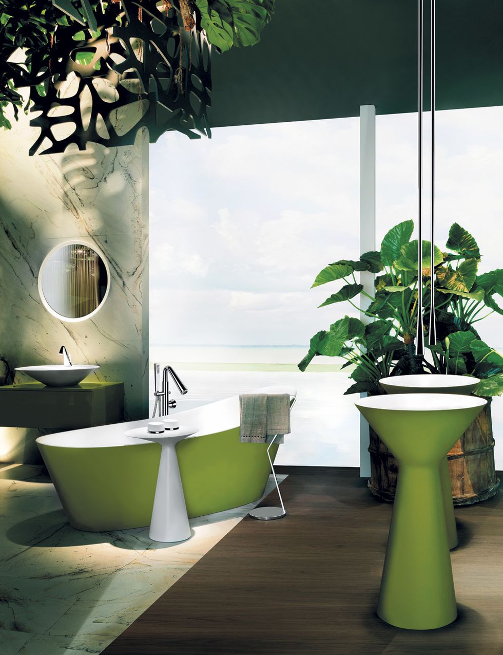<p>En verde. De la serie <i>Cono</i>, de Gessi, lavabos de pie en <i>Cristalplant</i>, 4.489 €/cu; grifos de techo, 902 €/cu;bañera, 11.952 €, y su grifo, 2.227 €.</p>